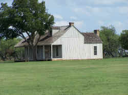 Officer's Quarters.jpg (1229508 bytes)
